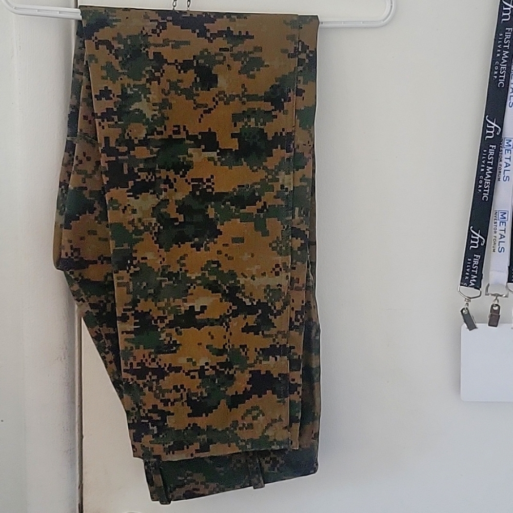 Camouflage cargo pants brand new size M mens